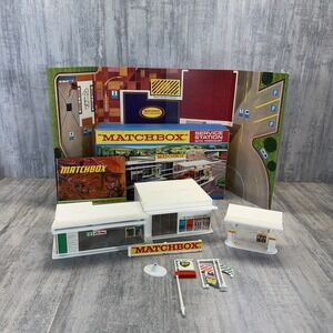 Matchbox MG-1 BP SERVICE STATION Vtg Open Box Complete With Forecourt Unused